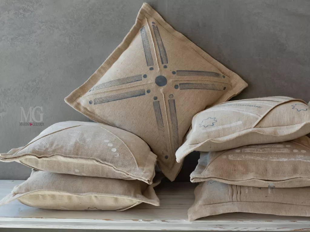 Cuscini divano decorativi in cotone design tracce cc241 Cuscini divano decorativi in cotone design tracce cc241