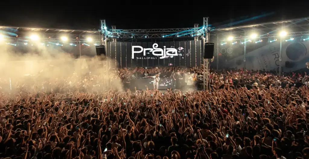 Praja discoteca dove lo show prende vita Praja discoteca dove lo show prende vita